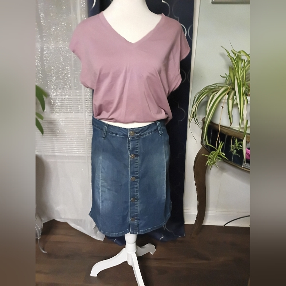 miami Button-Front Denim Midi Skirt in Blue